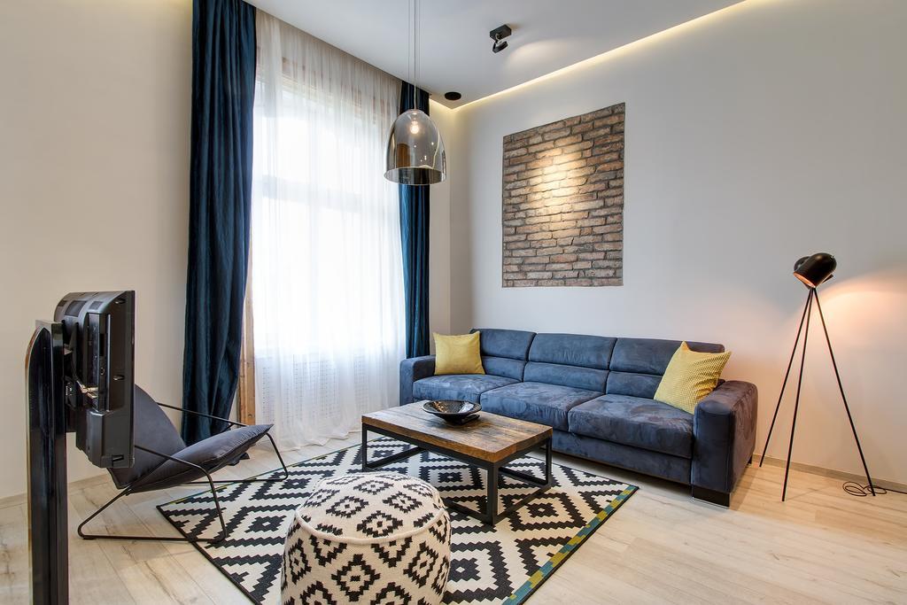 Luxury Apartment By Hi5 -Andrassy Suite Budapest Bagian luar foto
