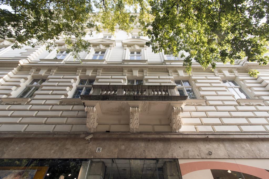 Luxury Apartment By Hi5 -Andrassy Suite Budapest Bagian luar foto