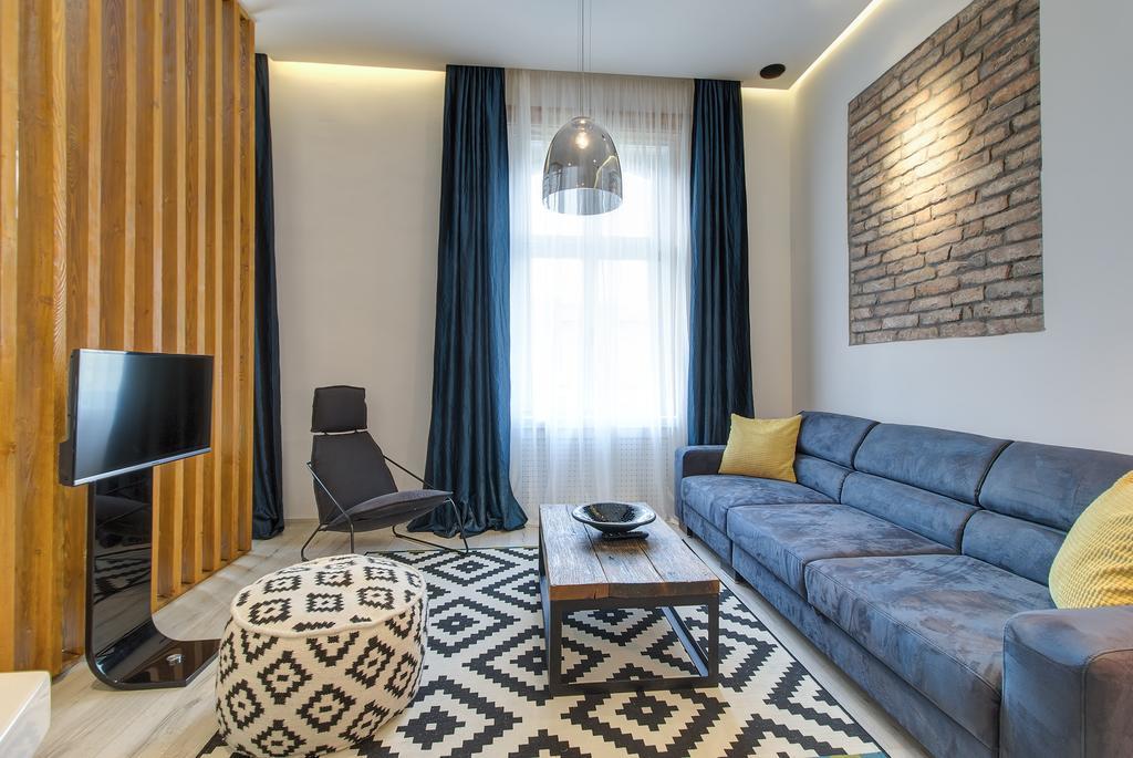 Luxury Apartment By Hi5 -Andrassy Suite Budapest Bagian luar foto