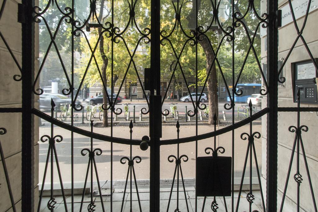 Luxury Apartment By Hi5 -Andrassy Suite Budapest Bagian luar foto