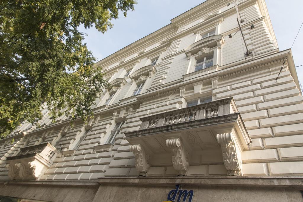 Luxury Apartment By Hi5 -Andrassy Suite Budapest Bagian luar foto